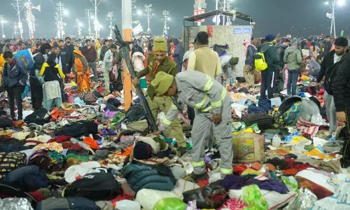 Mahakumbh: योगी ने मृतकों के परिवारों को 25 लाख रुपये की आर्थिक सहायता देने की घोषणा