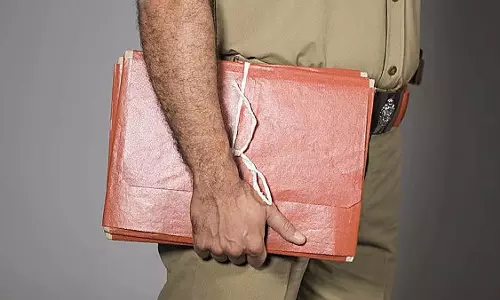 रेलवे स्टेशन पर 12 साल की बच्ची लावारिस मिली, बलात्कार का मामला दर्ज रेलवे स्टेशन पर 12 साल की बच्ची लावारिस मिली, बलात्कार का मामला दर्ज