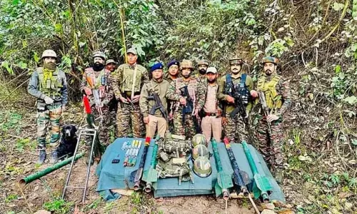 Manipur में सुरक्षा बलों ने छह रॉकेट जब्त किए Manipur में सुरक्षा बलों ने छह रॉकेट जब्त किए
