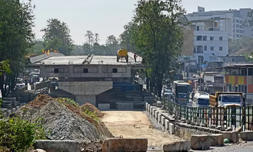 Bangalore: फ्लाईओवर निर्माण, लोगों के लिए परेशानी