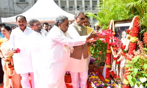गांधी के भारत के निर्माण के लिए सभी को ईमानदारी से प्रयास करना चाहिए: Siddaramaiah