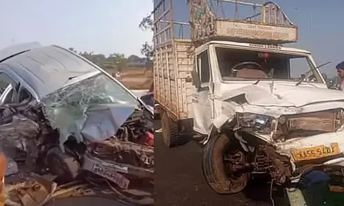 Karnataka: कार और मालवाहक वाहन की टक्कर में दो लोगों की मौत