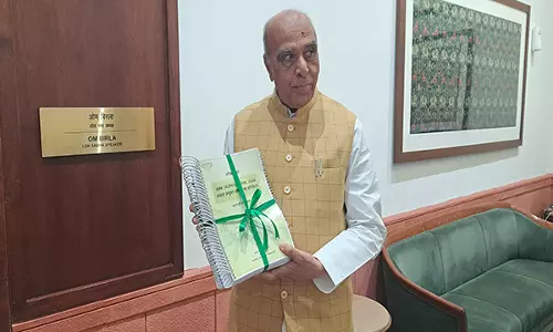 JPC अध्यक्ष जगदम्बिका पाल वक्फ विधेयक पर अंतिम रिपोर्ट पेश करने संसद पहुंचे