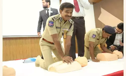 हैदराबाद पुलिस प्रमुख आनंद ने 1,409 कर्मचारियों के लिए CPR प्रशिक्षण का उद्घाटन किया