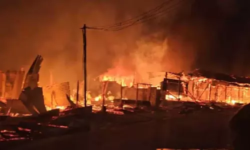 Arunachal : हयूलियांग में भीषण आग में 13 दुकानें जलकर खाक