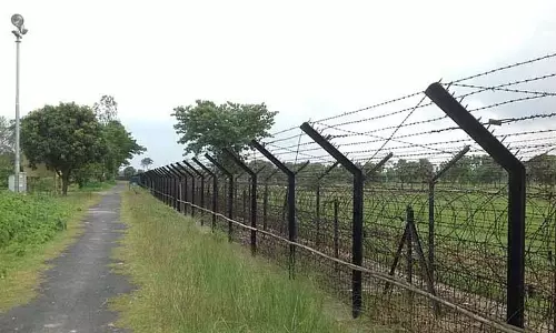 Manipur : भारत-म्यांमार सीमा के पास तीसरे दिन भी गोलीबारी, नौ और कुकी उग्रवादी मारे गए Manipur : भारत-म्यांमार सीमा के पास तीसरे दिन भी गोलीबारी, नौ और कुकी उग्रवादी मारे गए
