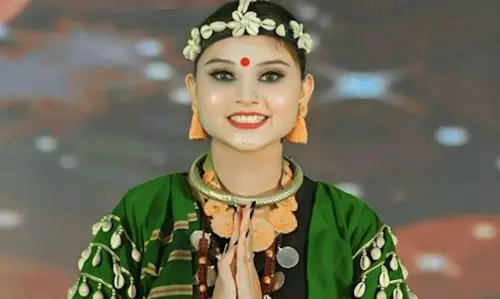 नामांकन रद्द होने पर रो पड़ी महिला नेत्री