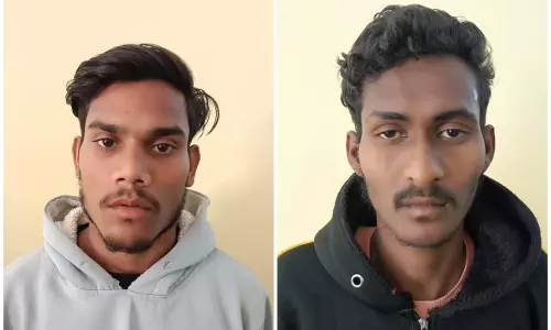 चाकू से हमला, 2 लड़के गिरफ्तार