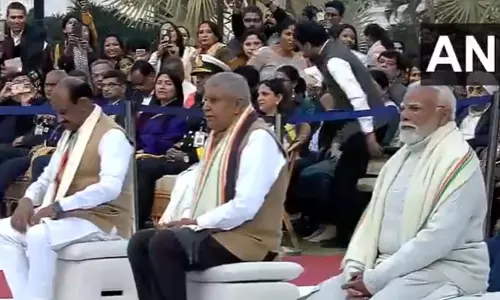 उपराष्ट्रपति और प्रधानमंत्री ने महात्मा गांधी की पुण्यतिथि पर आयोजित प्रार्थना सभा में हिस्सा लिया उपराष्ट्रपति और प्रधानमंत्री ने महात्मा गांधी की पुण्यतिथि पर आयोजित प्रार्थना सभा में हिस्सा लिया