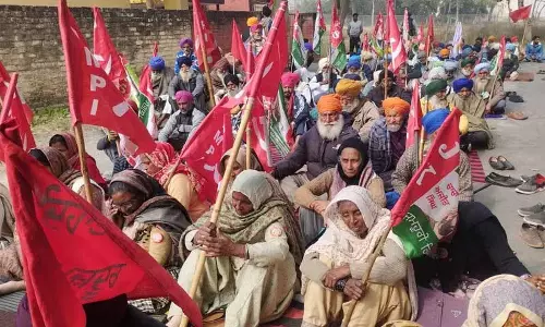 गोइंदवाल साहिब DSP कार्यालय के सामने कार्यकर्ताओं का धरना जारी गोइंदवाल साहिब DSP कार्यालय के सामने कार्यकर्ताओं का धरना जारी