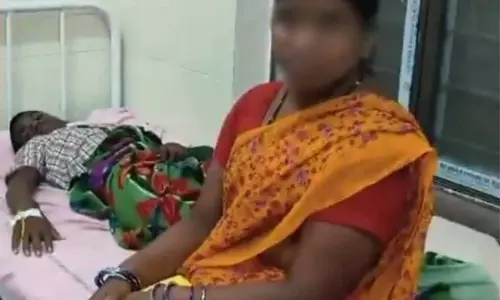 Telangana के दो सरकारी स्कूलों में भोजन खाने से 40 छात्र बीमार पड़े Telangana के दो सरकारी स्कूलों में भोजन खाने से 40 छात्र बीमार पड़े