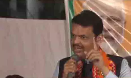 Yamuna प्रदूषण को लेकर देवेंद्र फड़णवीस ने अरविंद केजरीवाल पर निशाना साधा Yamuna प्रदूषण को लेकर देवेंद्र फड़णवीस ने अरविंद केजरीवाल पर निशाना साधा