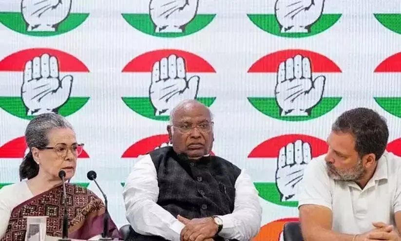 Congress: ​​हाईकमान ने नेतृत्व परिवर्तन के संकेत दिए