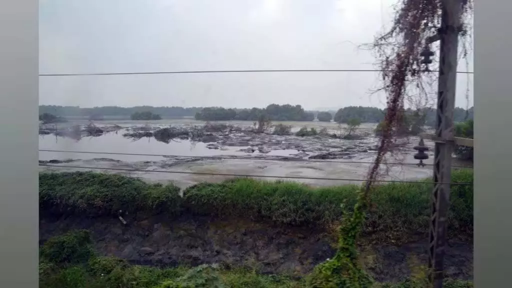 ठाणे से कल्याण रेलवे लाइन: 600 मीटर क्षेत्र में रेत खनन पर प्रतिबंध ठाणे से कल्याण रेलवे लाइन: 600 मीटर क्षेत्र में रेत खनन पर प्रतिबंध