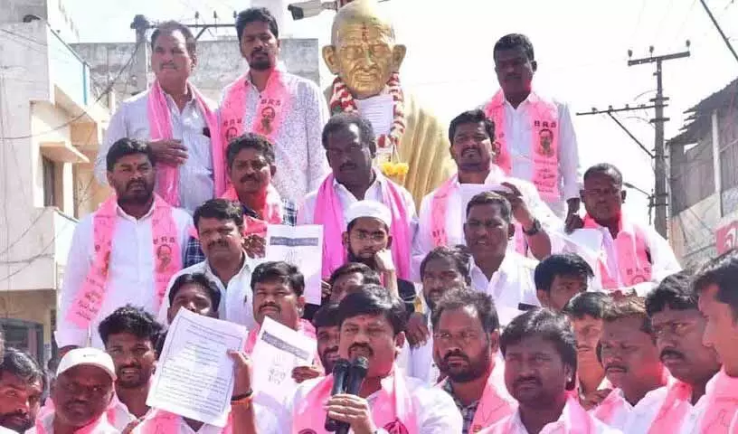 Telangana: सरकार के अधूरे वादों के खिलाफ बीआरएस का विरोध प्रदर्शन