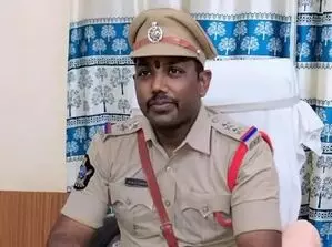 Andhra Pradesh: पुलिस अधिकारी ने खुद को गोली मार ली