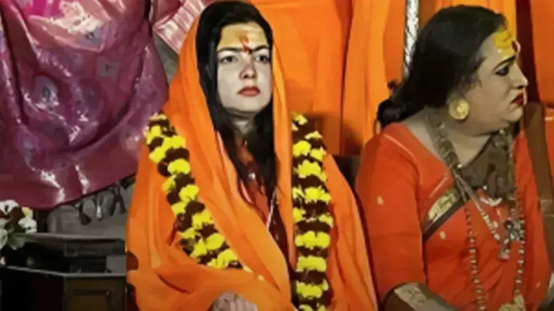 Prayagraj: महामंडलेश्वर लक्ष्मी नारायण और ममता कुलकर्णी को पद से हटाया