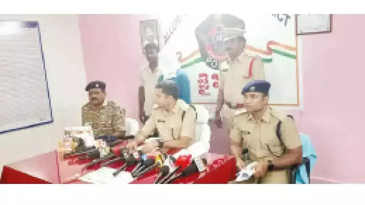 Andhra: पुलिस ने माओवादी नेता सोदी पूजा को गिरफ्तार किया