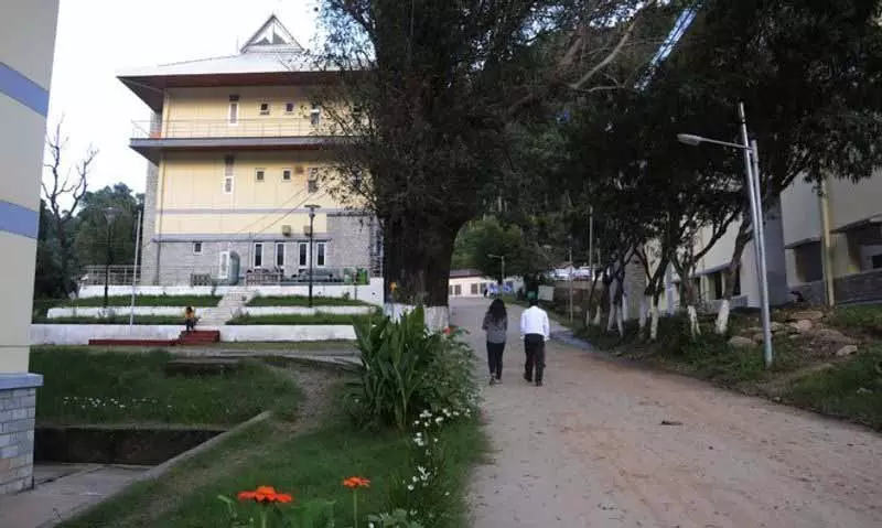IIT Mandi के प्रोफेसर की आत्महत्या से मौत IIT Mandi के प्रोफेसर की आत्महत्या से मौत