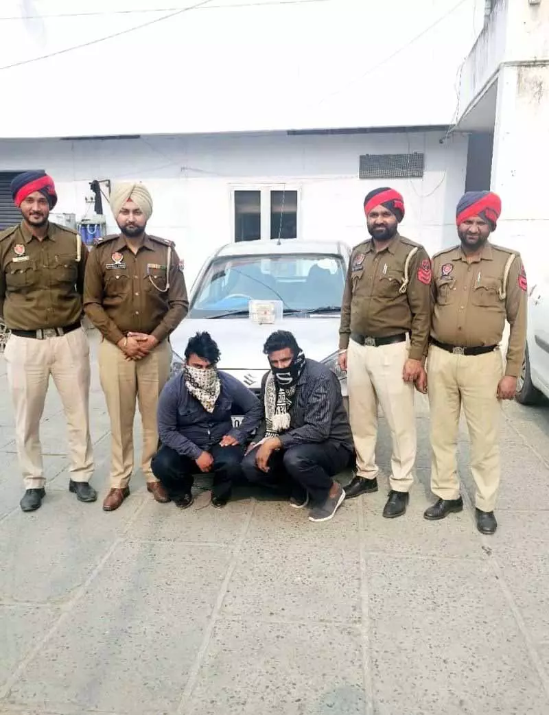 Jalandhar: 24 घंटे में हाईवे डकैती का पर्दाफाश किया, 2 गिरफ्तार और 2 लाख रुपये बरामद Jalandhar: 24 घंटे में हाईवे डकैती का पर्दाफाश किया, 2 गिरफ्तार और 2 लाख रुपये बरामद
