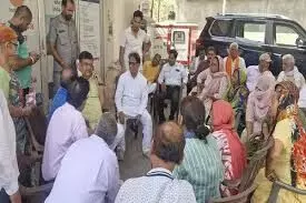 Alwar: अधीक्षण अभियन्ता ने मालाखेडा का दौरा कर जनसुनवाई व निरीक्षण किया