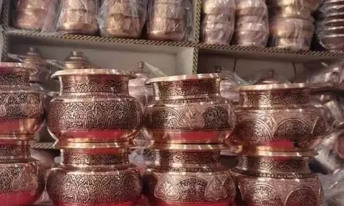 Culture in crisis: मशीनें कश्मीर की ‘तांबे की आत्मा’ के लिए खतरा Culture in crisis: मशीनें कश्मीर की ‘तांबे की आत्मा’ के लिए खतरा
