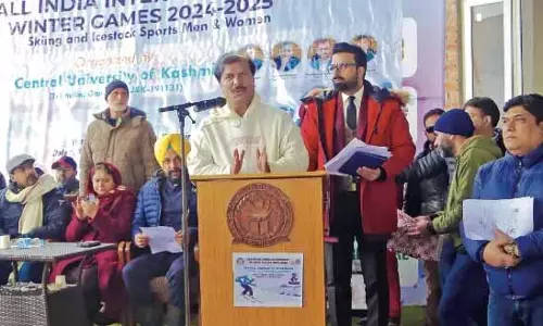 सतीश शर्मा ने गुलमर्ग में अखिल भारतीय अंतर-विश्वविद्यालय शीतकालीन खेलों की घोषणा की सतीश शर्मा ने गुलमर्ग में अखिल भारतीय अंतर-विश्वविद्यालय शीतकालीन खेलों की घोषणा की
