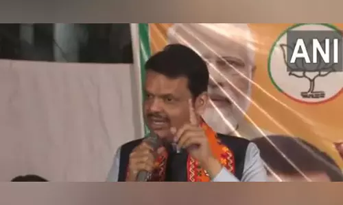 CM फडणवीस ने यमुना प्रदूषण को लेकर केजरीवाल पर निशाना साधा