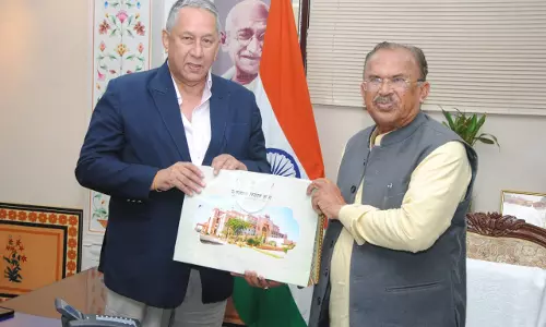 Jaipur: देवनानी से रणजीत बारठाकुर ने की शिष्टाचार भेंट Jaipur: देवनानी से रणजीत बारठाकुर ने की शिष्टाचार भेंट