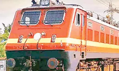 Telangana: एससीआर ने विकाराबाद में ट्रेनों के अस्थायी ठहराव की घोषणा की Telangana: एससीआर ने विकाराबाद में ट्रेनों के अस्थायी ठहराव की घोषणा की