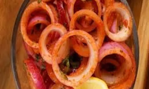 Recipe: घर पर ट्राई करें रेस्टोरेंट स्टाइल लच्छा प्याज़ Recipe: घर पर ट्राई करें रेस्टोरेंट स्टाइल लच्छा प्याज़