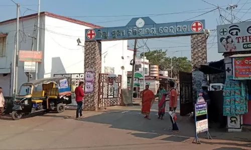 Odisha: विवाहित महिला ने प्रेमी की मंगेतर को जहर दे दिया Odisha: विवाहित महिला ने प्रेमी की मंगेतर को जहर दे दिया