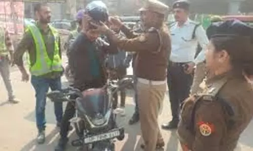 Kanpur:  ट्रैफिक पुलिस ने शुरू किया सड़क सुरक्षा जागरूकता अभियान