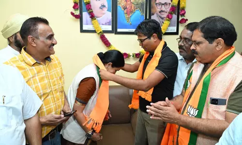 निर्विरोध पार्षद घोषित पूनम सोलंकी को वित्तमंत्री ओपी चौधरी ने दी बधाई