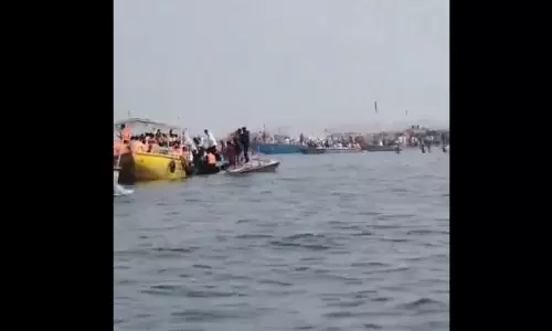 बड़ी नाव से छोटी नाव की टक्कर, सभी लोग सुरक्षित...बड़ा हादसा टला