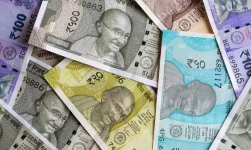 शुरुआती कारोबार में अमेरिकी डॉलर के मुकाबले रुपया 3 पैसे गिरकर 86.65 पर आया