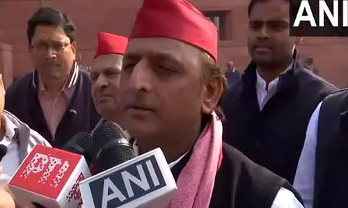 अखिलेश यादव ने कुंभ में हुई मौतों के लिए जवाबदेही की मांग की, UP CM की आलोचना की