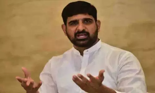 Kaushik Reddy ने इंदिराम्मा हाउसिंग लाभार्थी चयन पर कांग्रेस की आलोचना की Kaushik Reddy ने इंदिराम्मा हाउसिंग लाभार्थी चयन पर कांग्रेस की आलोचना की