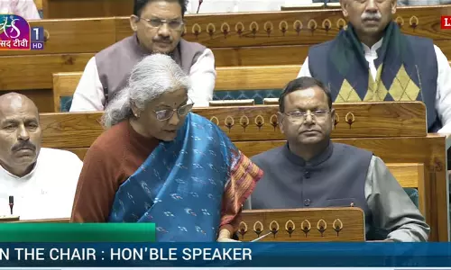वित्त मंत्री निर्मला सीतारमण ने संसद के बजट सत्र के पहले दिन आर्थिक सर्वेक्षण 2024-25 पेश किया