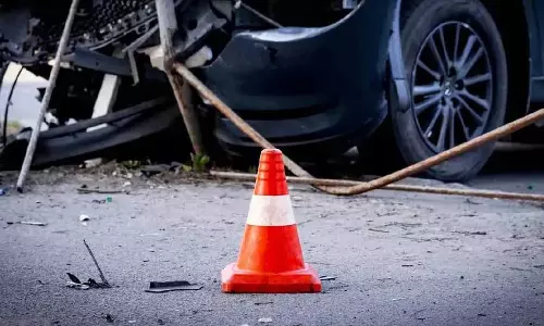 Assam के रंगिया में बस और डंपर ट्रक के बीच आमने-सामने की टक्कर में 7 लोग घायल Assam के रंगिया में बस और डंपर ट्रक के बीच आमने-सामने की टक्कर में 7 लोग घायल