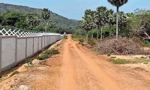 भूमि घोटाला: भूमि हड़पने का एक नमूना भूमि घोटाला: भूमि हड़पने का एक नमूना