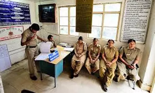 Arunachal : विधायक ने बसर में महिला पुलिस थाने की मांग दोहराई Arunachal : विधायक ने बसर में महिला पुलिस थाने की मांग दोहराई