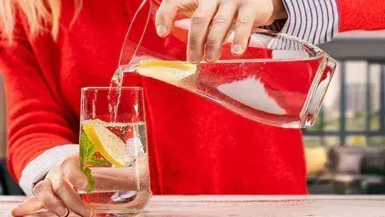 Lifestyle: यह डिटॉक्स ड्रिंक्स आपके शरीर को अंदर से कर सकती है साफ Lifestyle: यह डिटॉक्स ड्रिंक्स आपके शरीर को अंदर से कर सकती है साफ