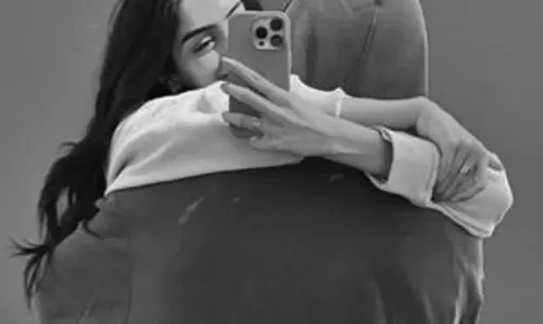 Khushi Kapoor ने एक रहस्यमयी व्यक्ति के साथ भावुक तस्वीर पोस्ट की