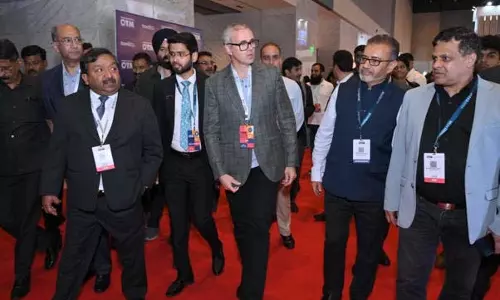 उमर ने J&K के पर्यटन विकास-सांस्कृतिक प्रदर्शन की सराहना की