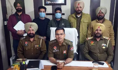Police की छापेमारी के दौरान अवैध नशा मुक्ति केंद्र से 15 कैदियों को बचाया गया Police की छापेमारी के दौरान अवैध नशा मुक्ति केंद्र से 15 कैदियों को बचाया गया