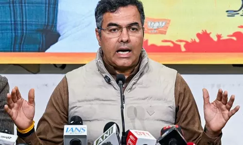 प्रवेश वर्मा ने दिल्ली खेल विश्वविद्यालय में भ्रष्टाचार को लेकर Kejriwal के खिलाफ दर्ज कराई शिकायत