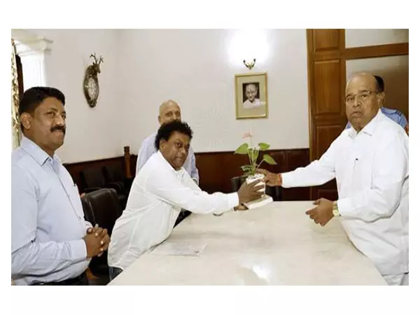 Karnataka राज्यपाल को बेंगलुरु अंतर्राष्ट्रीय फिल्म महोत्सव का निमंत्रण भेजा गया Karnataka राज्यपाल को बेंगलुरु अंतर्राष्ट्रीय फिल्म महोत्सव का निमंत्रण भेजा गया