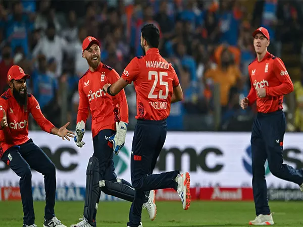 साकिब महमूद T20 अंतरराष्ट्रीय मैचों में एक ओवर में तीन विकेट लेने वाले पहले खिलाड़ी बने साकिब महमूद T20 अंतरराष्ट्रीय मैचों में एक ओवर में तीन विकेट लेने वाले पहले खिलाड़ी बने