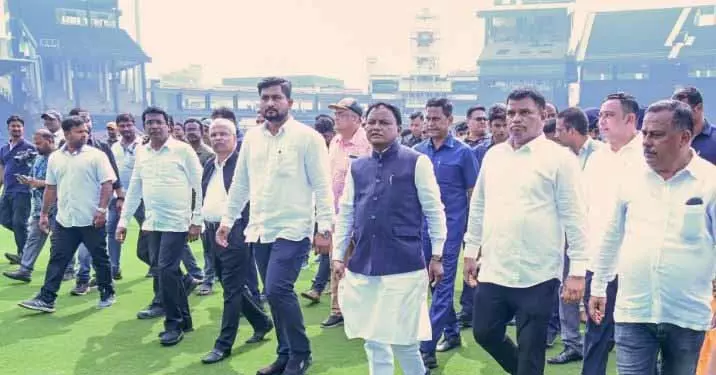Odisha CM ने बाराबती स्टेडियम में भारत-इंग्लैंड वनडे की तैयारियों की समीक्षा की Odisha CM ने बाराबती स्टेडियम में भारत-इंग्लैंड वनडे की तैयारियों की समीक्षा की